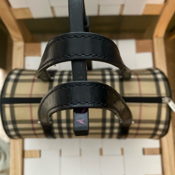 Authentic Burberry barrel bag $2000 - Picture 4 of 12